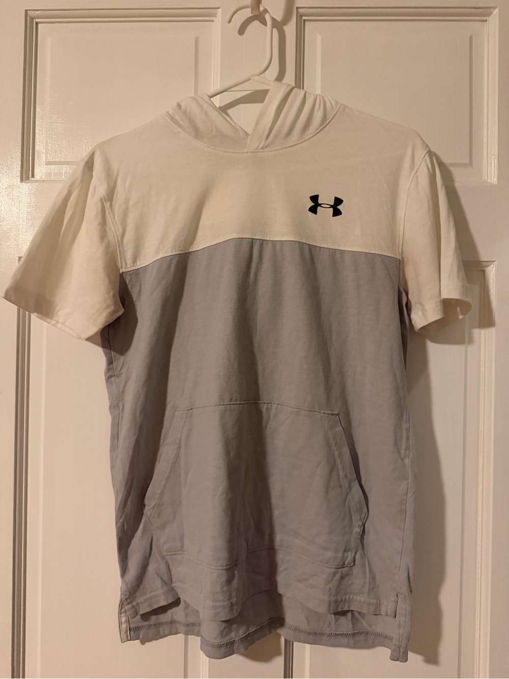Kids Under Armour Two-Tone Short-Sleeve Hooded Shirt in White and Light Gray